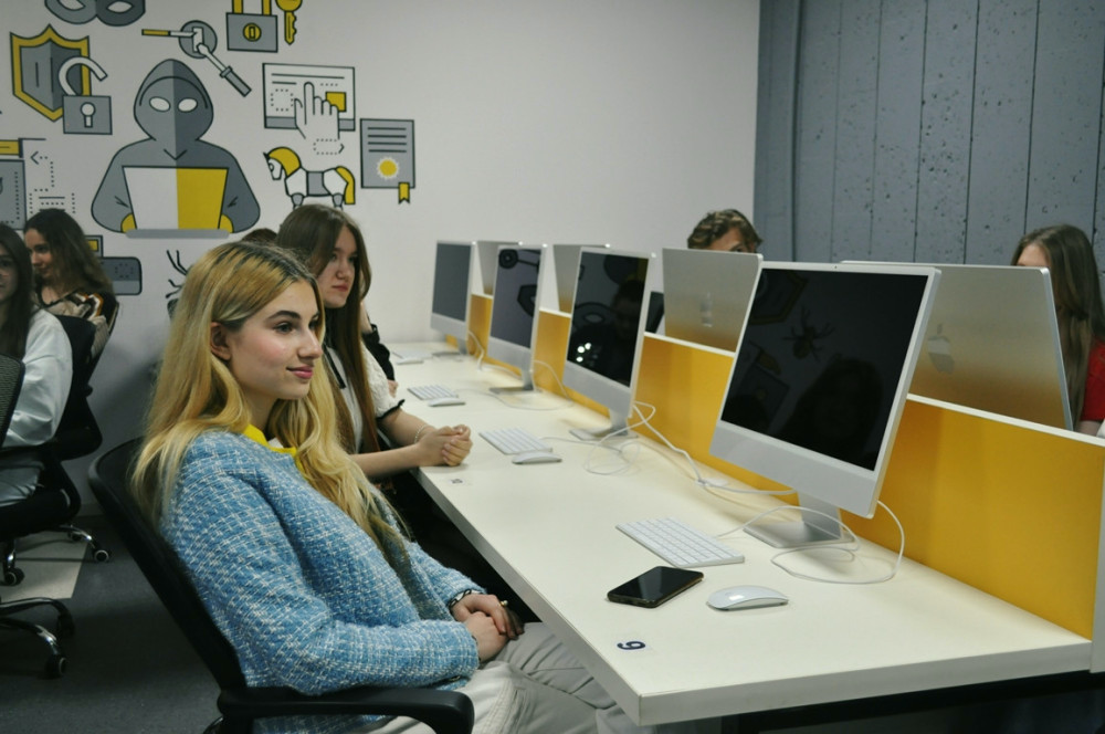 1025 image for slide