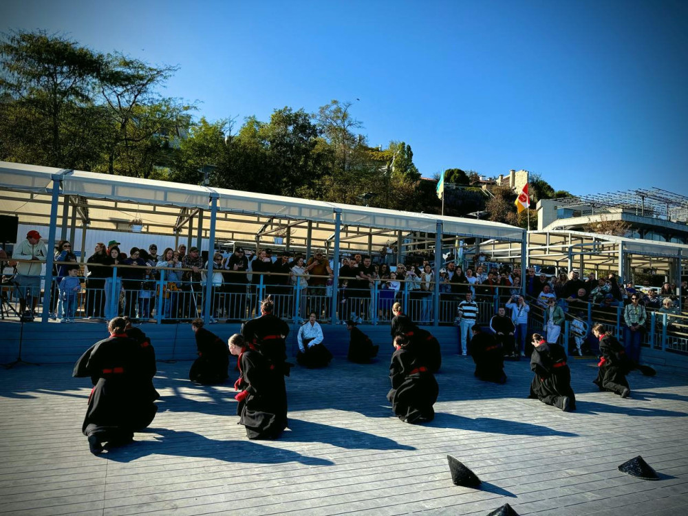 6976 image for slide