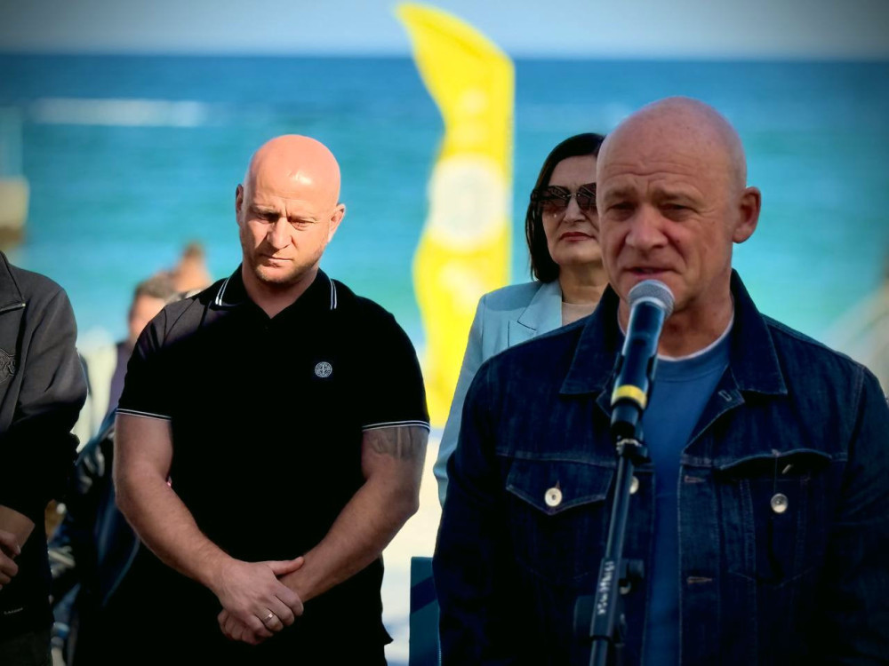 7002 image for slide